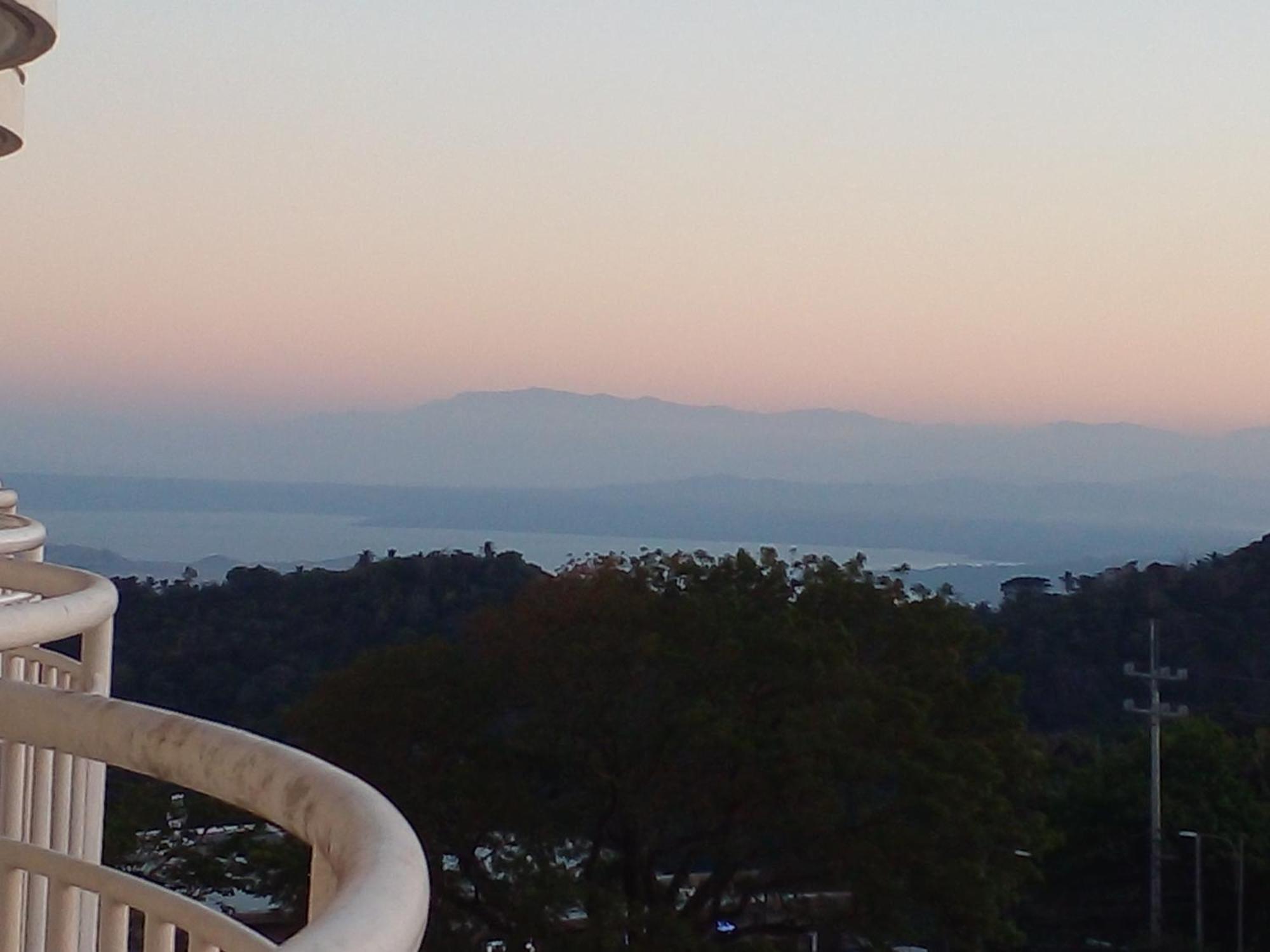Tagaytay Prime Residences With Swimming Pool & Viewing Deck Tagaytay City Rom bilde